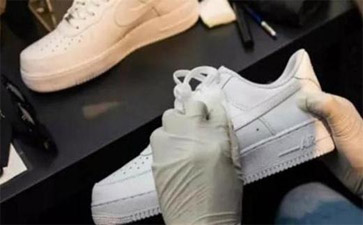 干洗一雙鞋子大概多少錢？