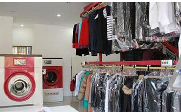 現在開干洗店賺錢嗎？