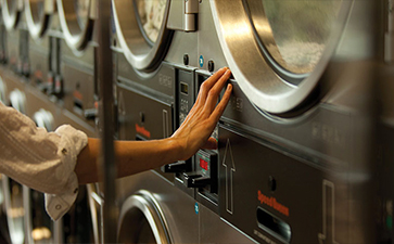 一個人開干洗店累嗎？